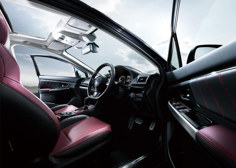 Интерьер Subaru Levorg STI Sport 2017 года  (фото 14 из 16)